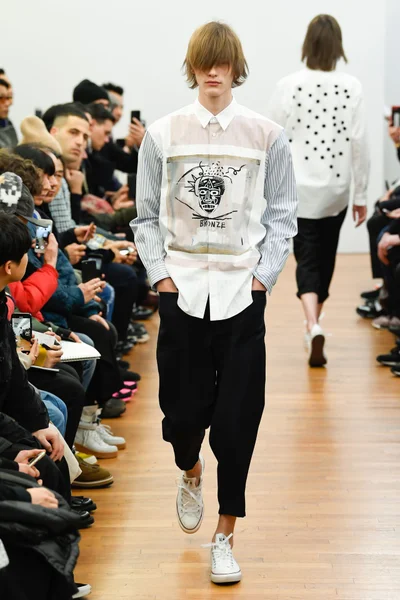 Look 28